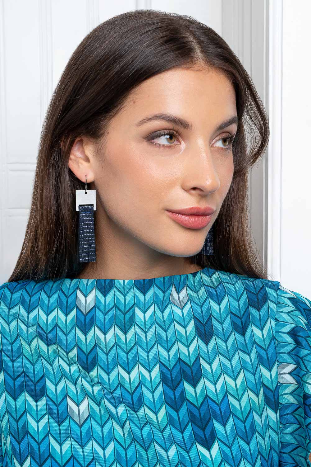 Mini fringe ▪ str. kékesfekete ▪ fülbevaló